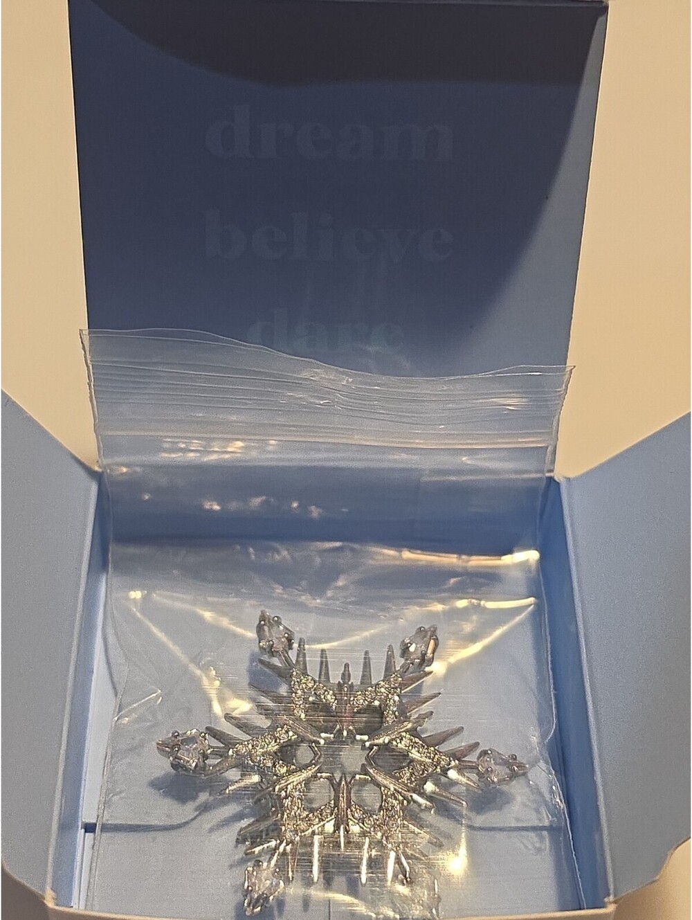 Origami Owl LK1053 "LTD EDITION" Silver Snowflake Hinge Locket w/Crystals "New"